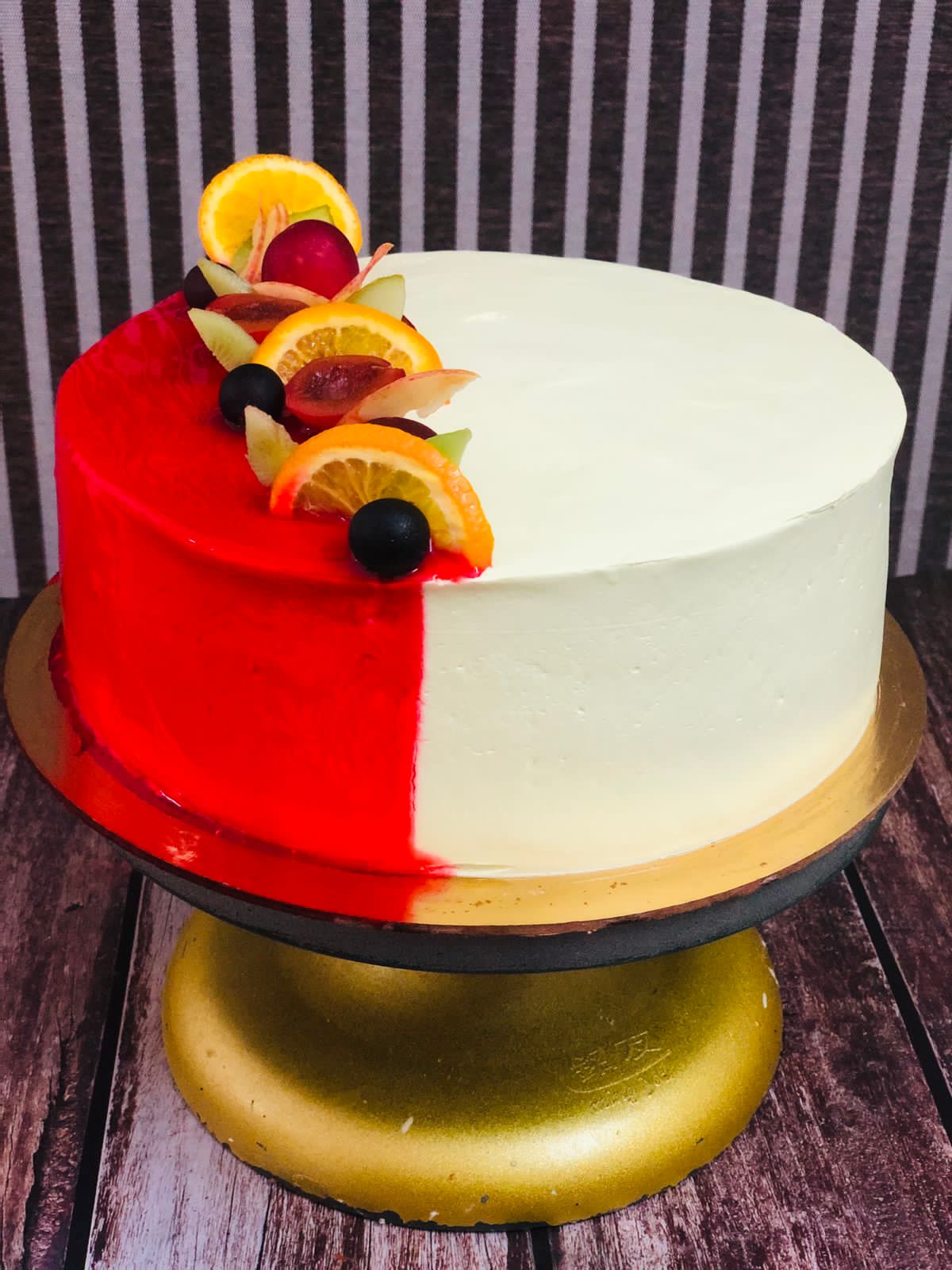 Pastry chef slicing a freshly baked custom cake at The Cake Stories bakery in Hyderabad