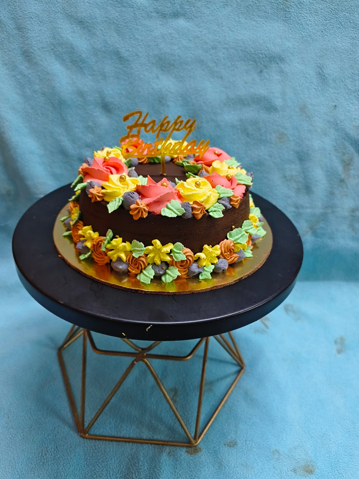 Floral wedding cake with fresh flowers — wedding custom cakes in Hyderabad